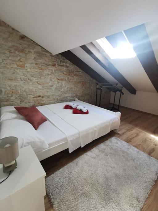 Loft Apartment Póla Kültér fotó